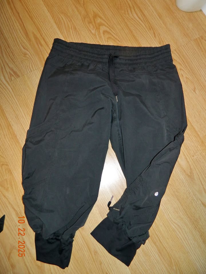 LULULEMON BONESY SEEK THE PEAK CROP..size 12