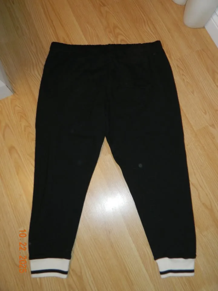 MENS ROOTS CABIN TRACK PANT size XXL...LIKE NEW image indicator(3)