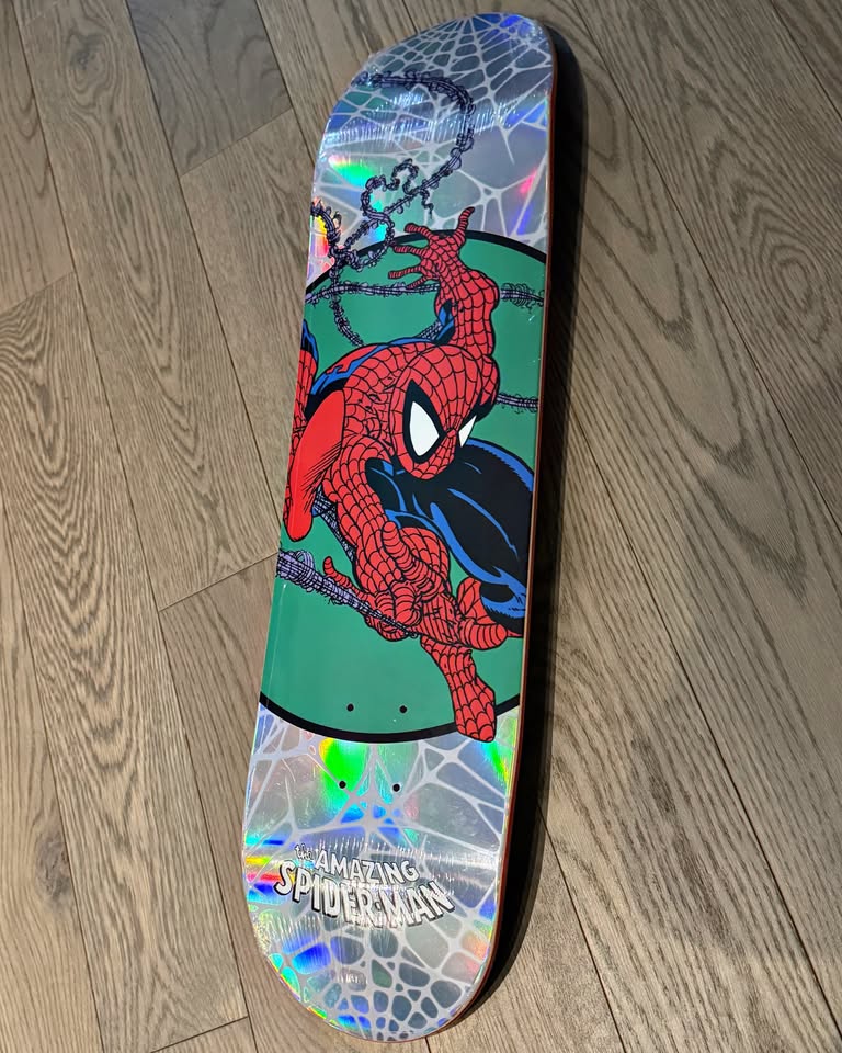HUF X MARVEL SPIDER-MAN HOLO FOIL SKATEBOARD! - photo 2