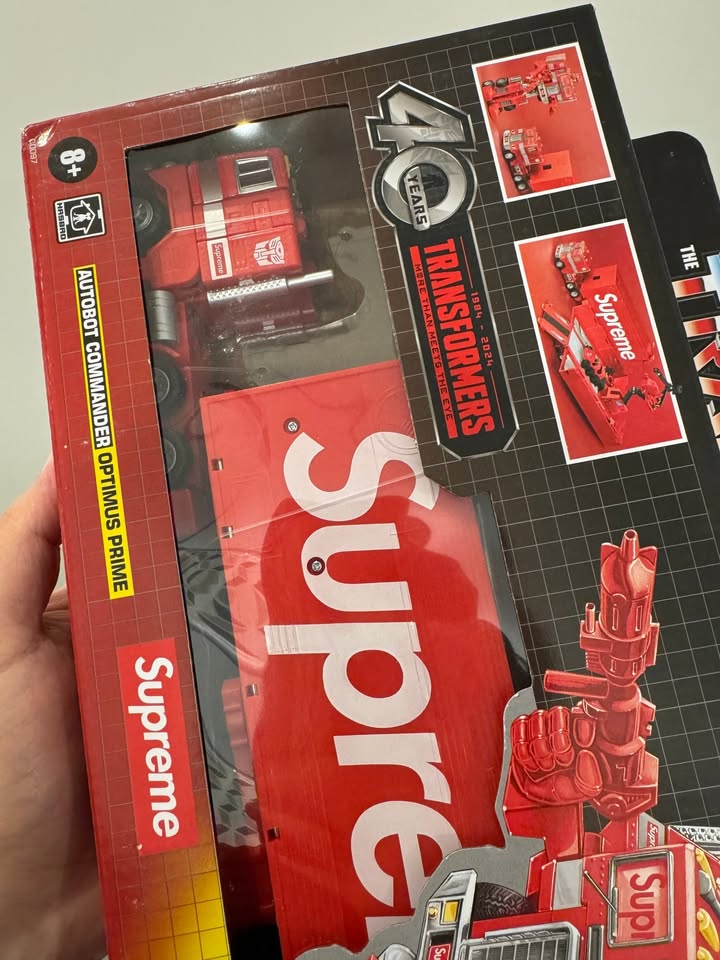 Transformers Supreme Optimus Prime - photo 3