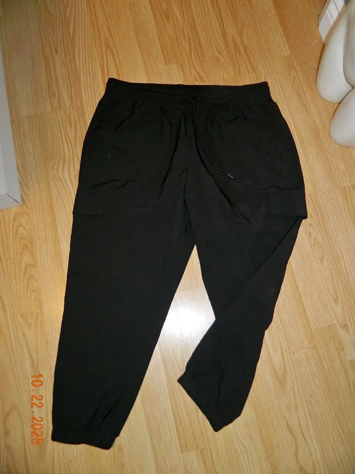WOMENS OLD NAVY CARGO JOGGERS size XL..LIKE NEW thumbnail