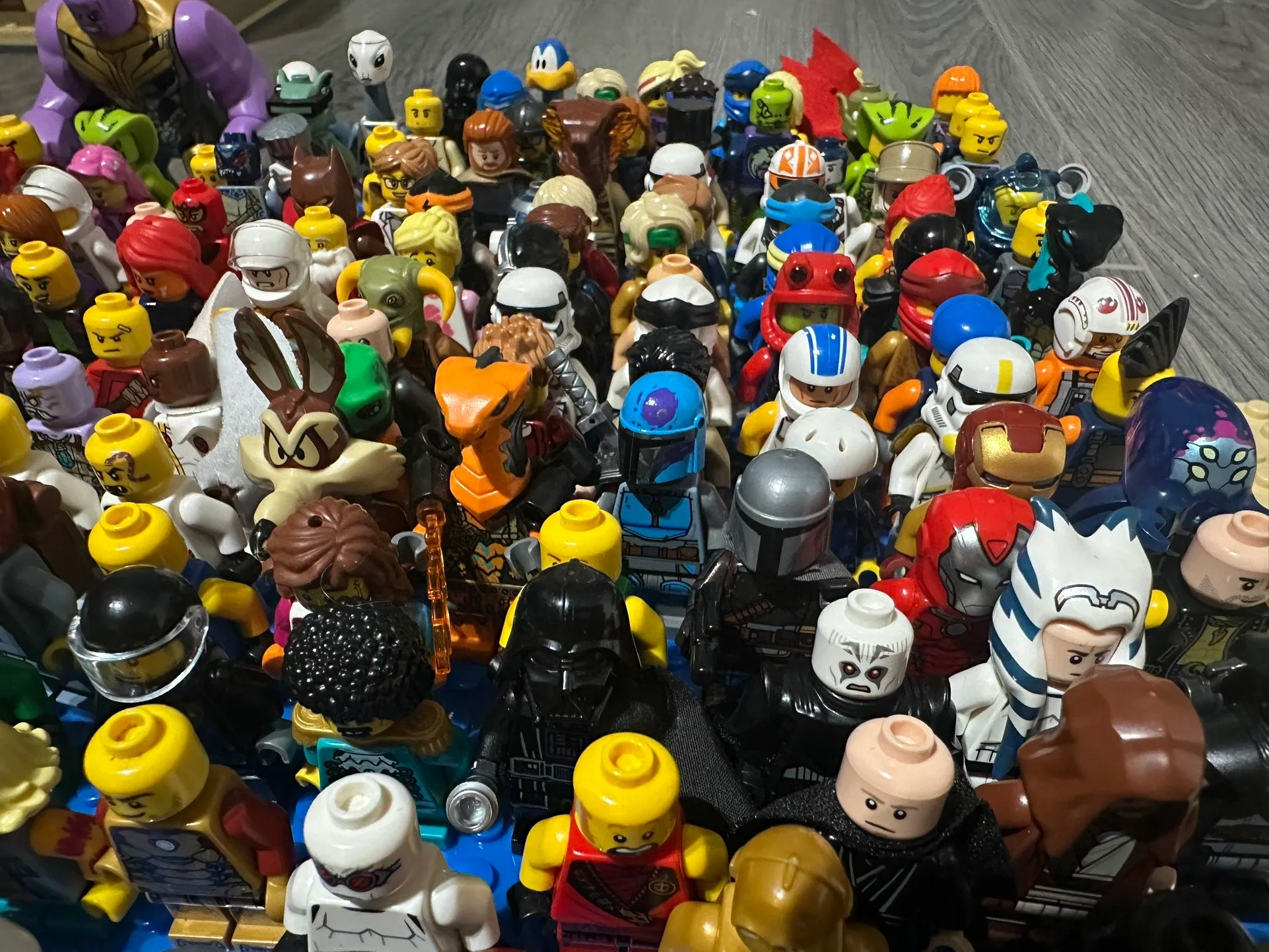 LEGO Minifigure Lot of 50 image indicator(4)