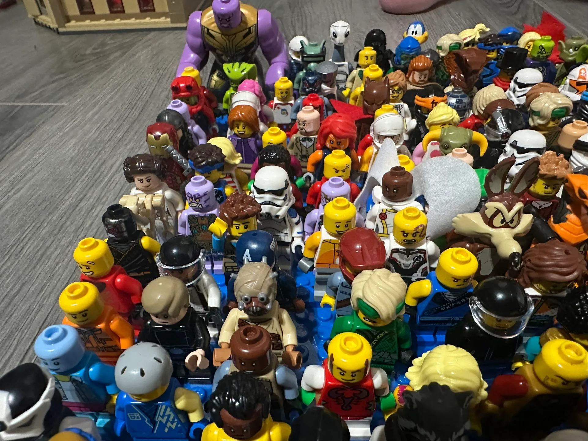 LEGO Minifigure Lot of 50 image indicator(5)