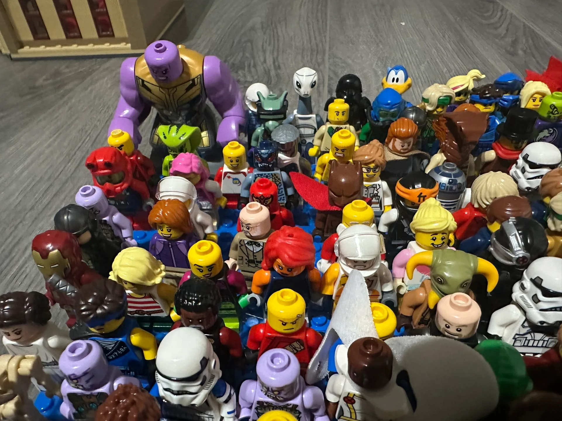 LEGO Minifigure Lot of 50 image indicator(6)
