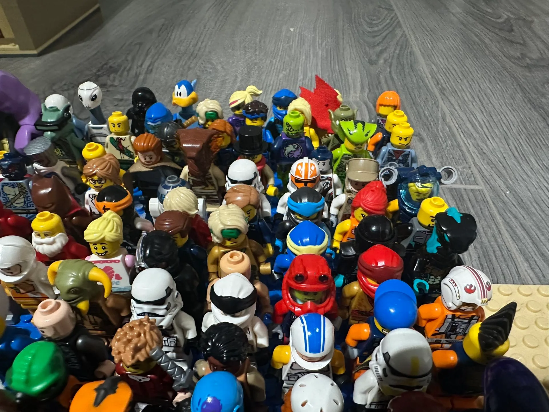 LEGO Minifigure Lot of 50 image indicator(7)