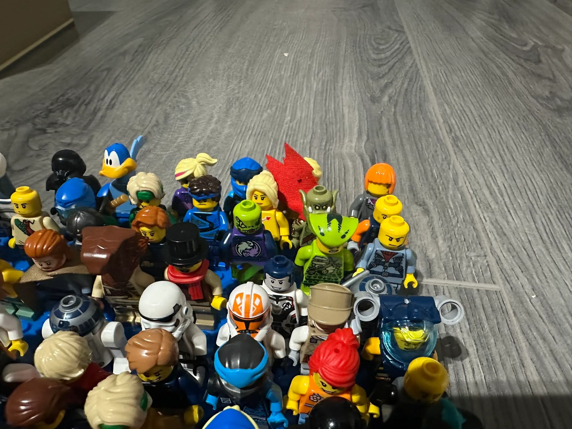 LEGO Minifigure Lot of 50 image indicator(8)