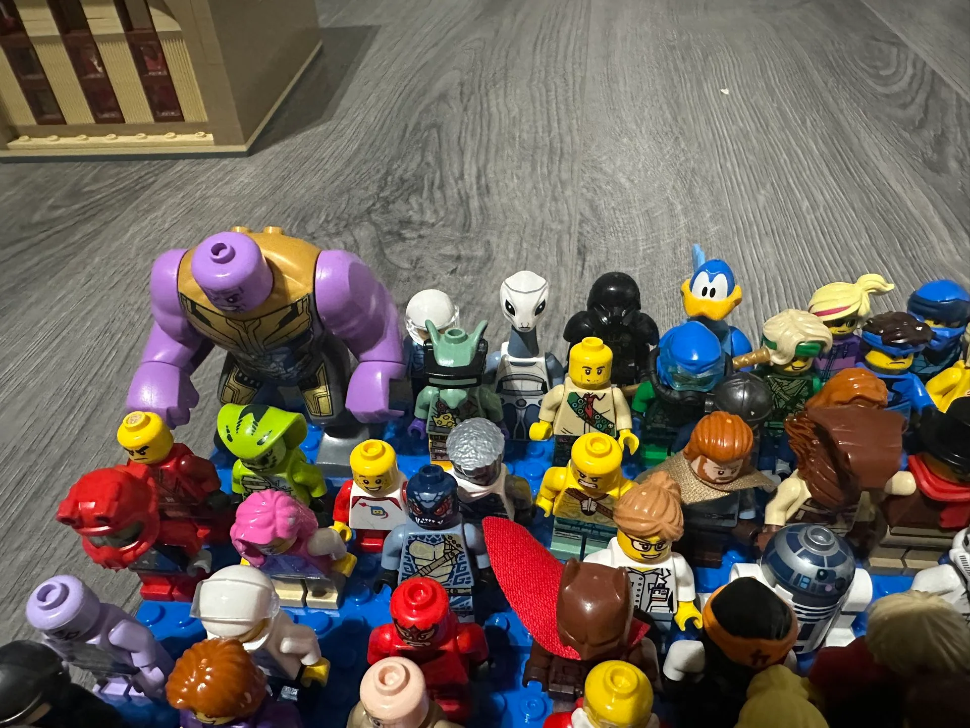 LEGO Minifigure Lot of 50 image indicator(9)