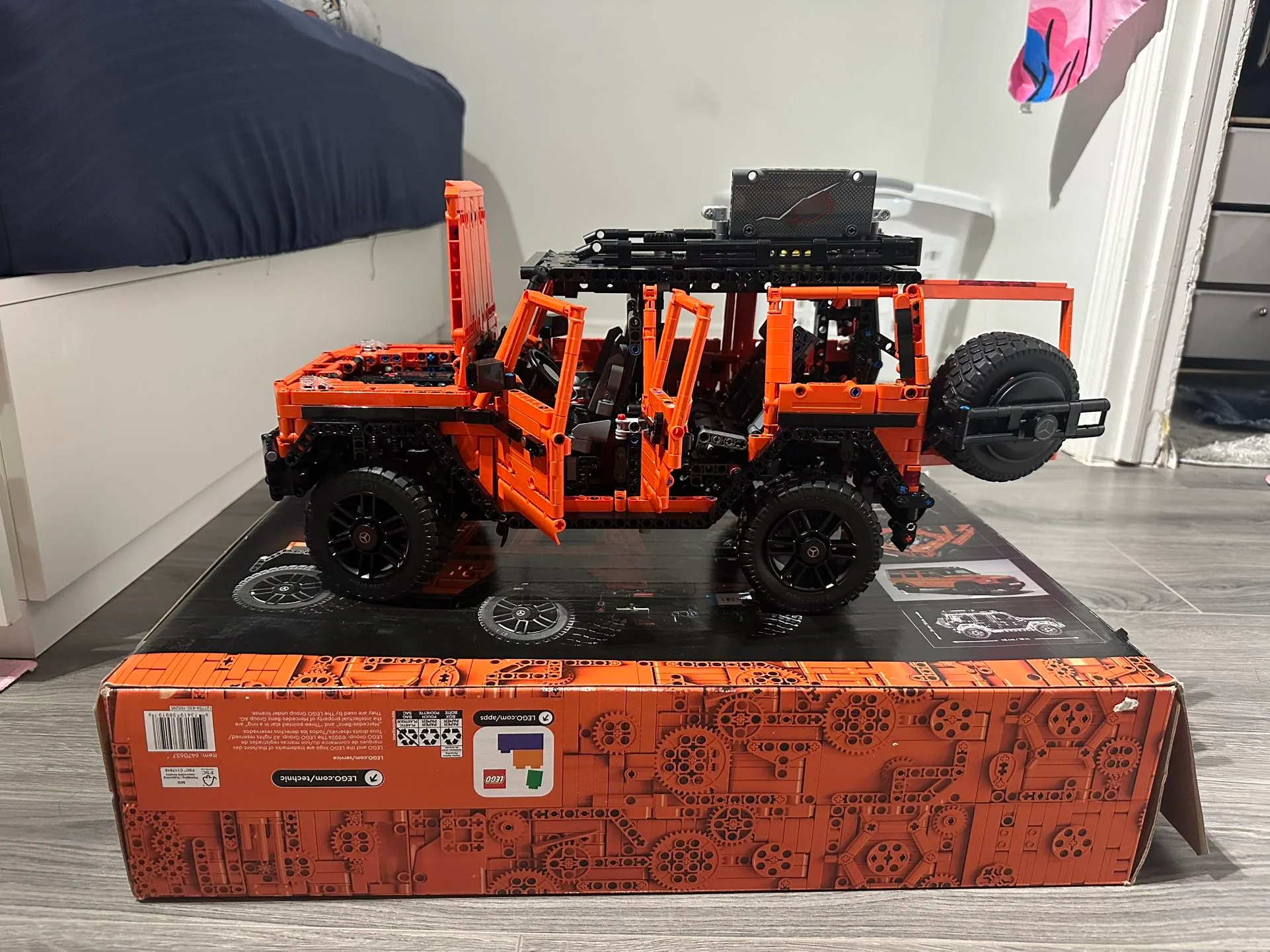 LEGO Technic 42177 Mercedes-Benz G 500 4×4² – Built Display image indicator(3)