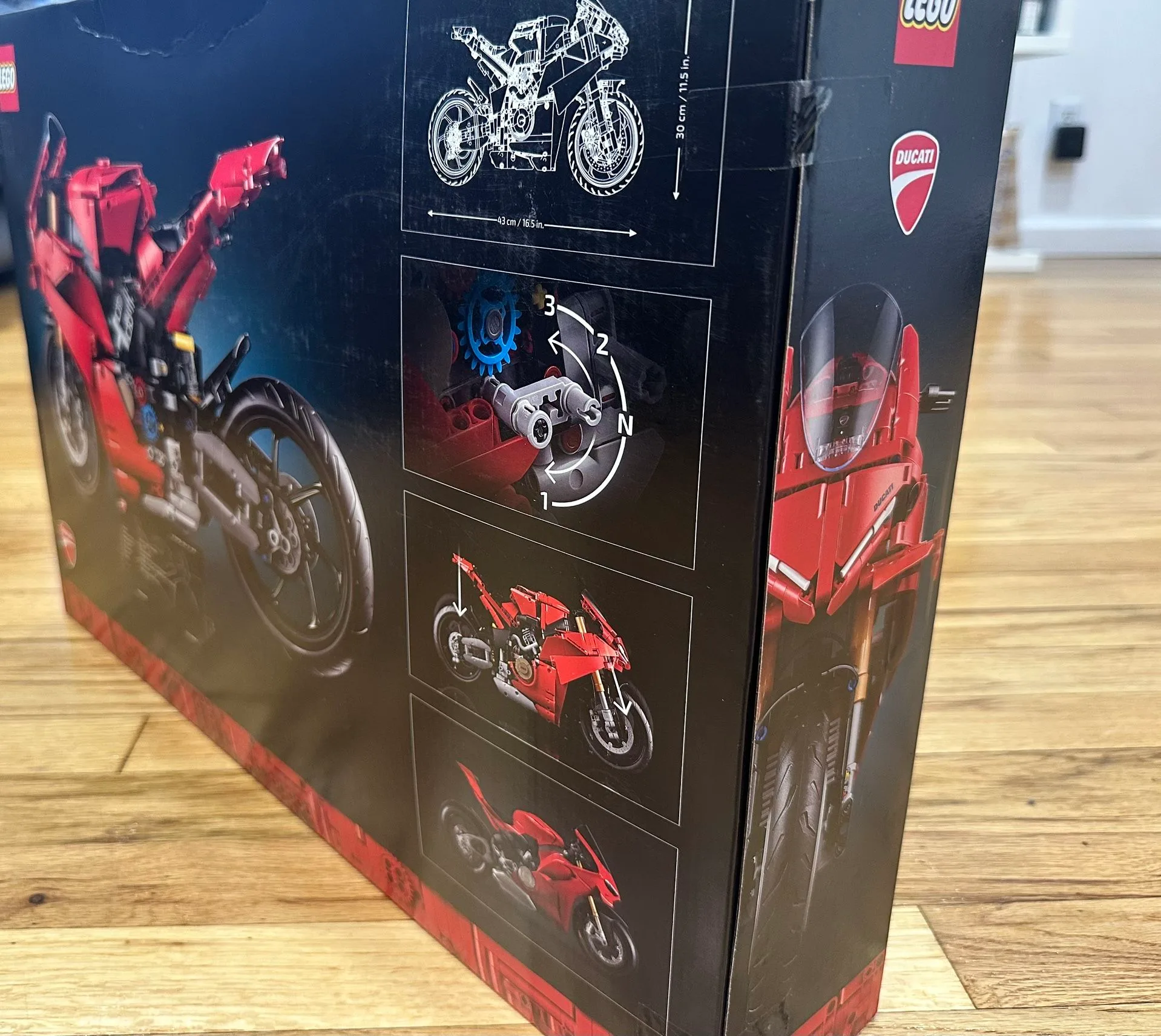 LEGO Technic 42202 Ducati Panigale V4 S Motorcycle image indicator(2)