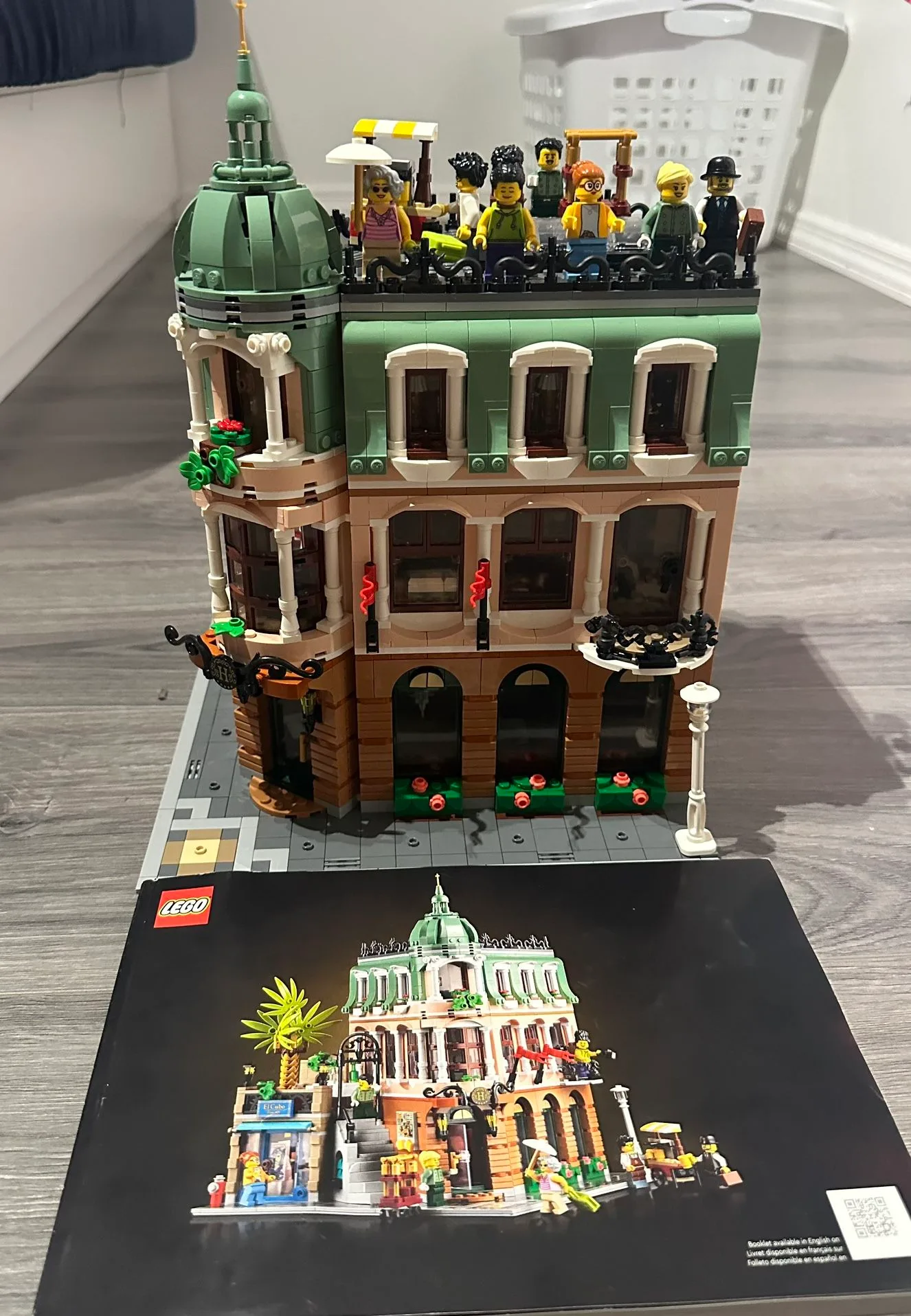 Lego 10297 Boutique Hotel — Complete w/ Instructions, No Box image indicator(2)