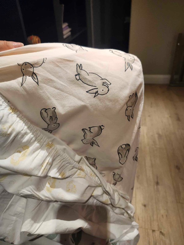 Crib mattress fr coconut fibers and sheets/guard blanket - photo 5