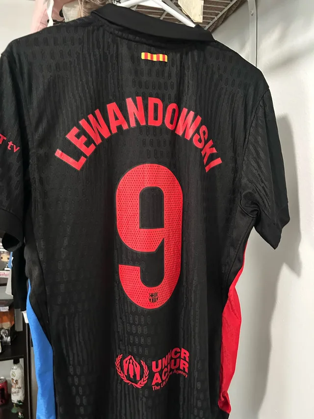 Barcelona jersey image indicator(2)