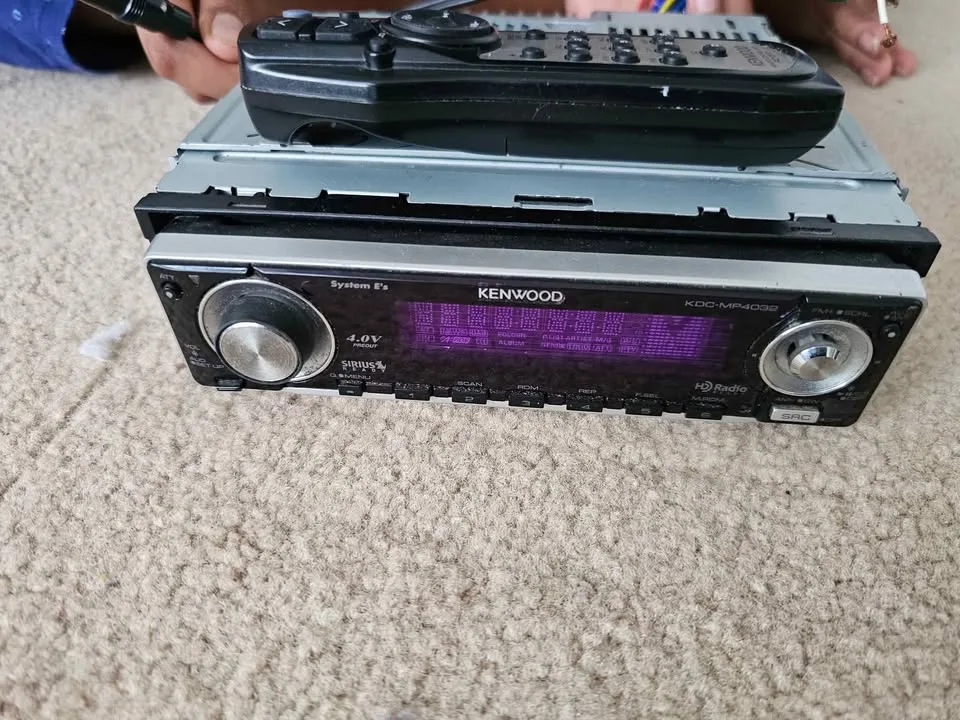 Kenwood KDC-MP4032 with remote image indicator(2)