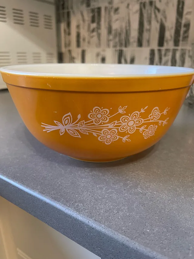 Pyrex Butterfly Gold Bowls image indicator(4)