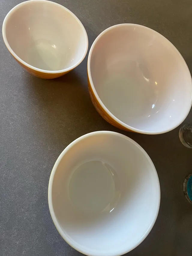 Pyrex Butterfly Gold Bowls image indicator(9)