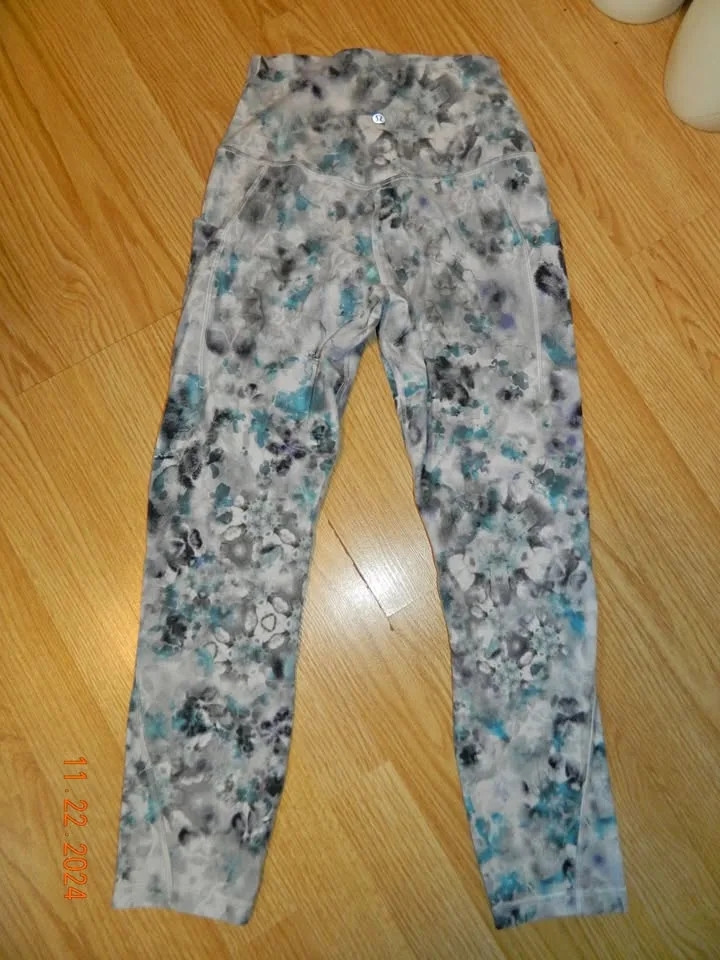 LULULEMON ALIGN CROP 23" *POCKETS...size 6...EUC thumbnail