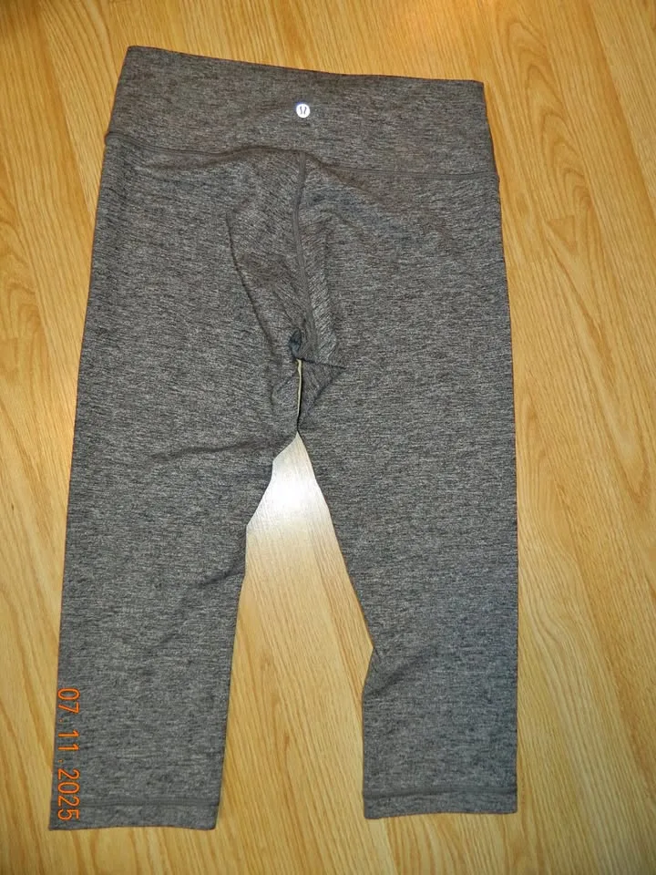 LULULEMON HI RISE WUNDER UNDER 1/2 TIGHT size 12..VGUC-EUC thumbnail