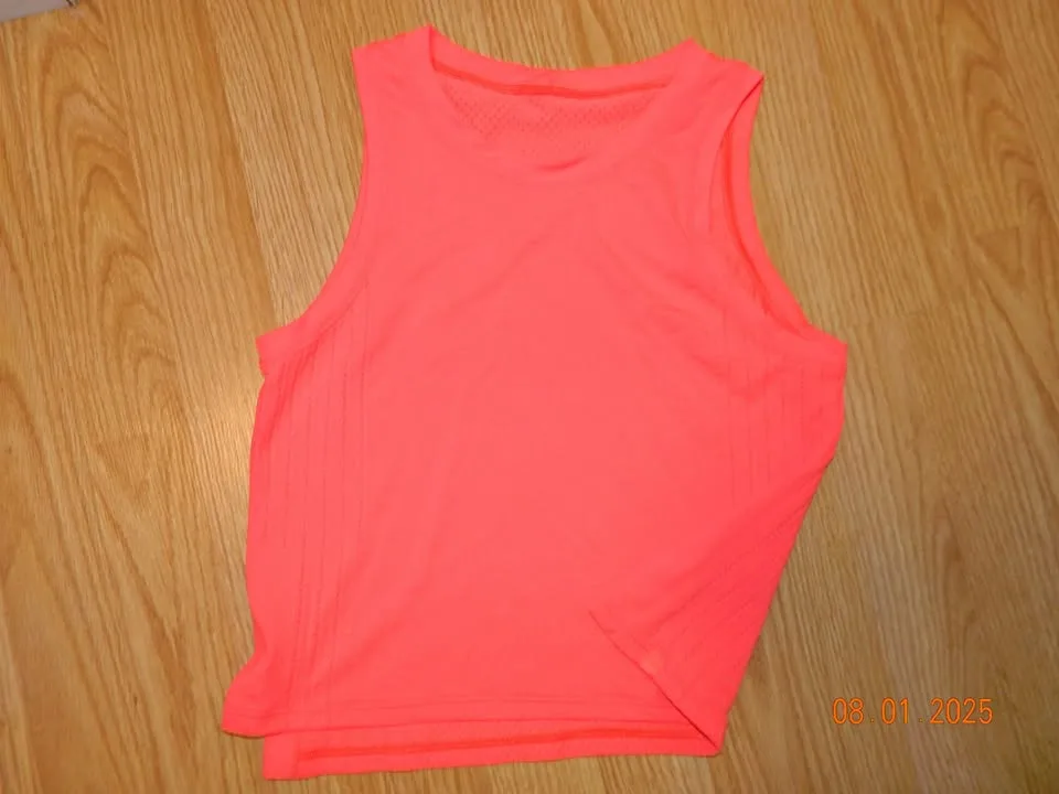 LULULEMON TRAIN TO BE TANK..size 0 or 2..LIKE NEW thumbnail