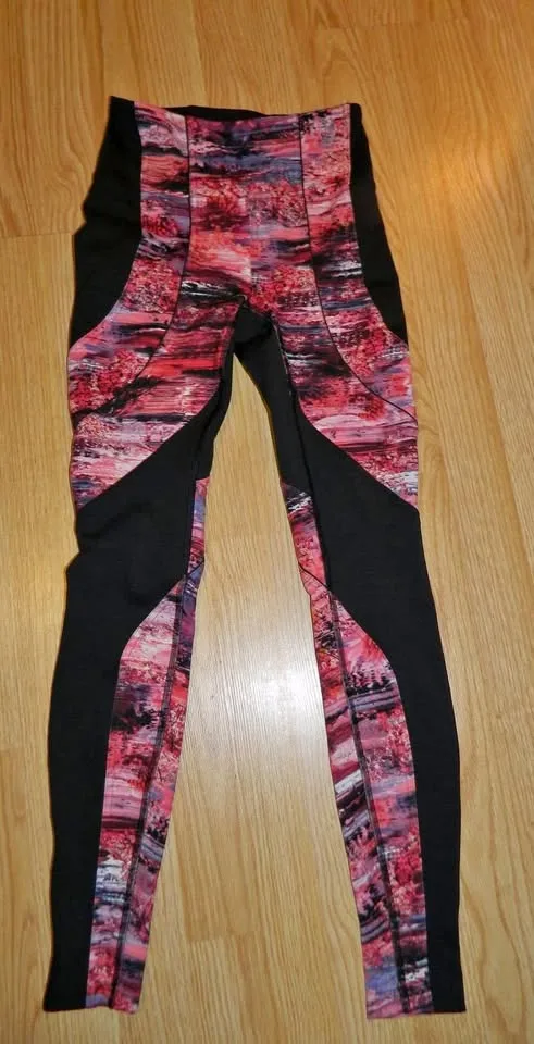 LULULEMON SWEAT AND REPEAT TIGHT 28"...size 4..like new. thumbnail