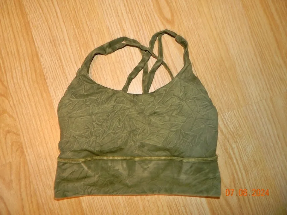 LULULEMON ENERGY BRA LONGLINE...size 2...LIKE NEW thumbnail