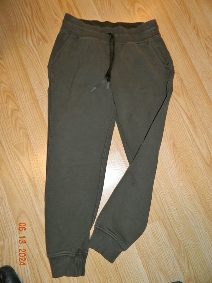 LULULEMON WARM DOWN JOGGER II..28"..size 6...VGUC-EUC