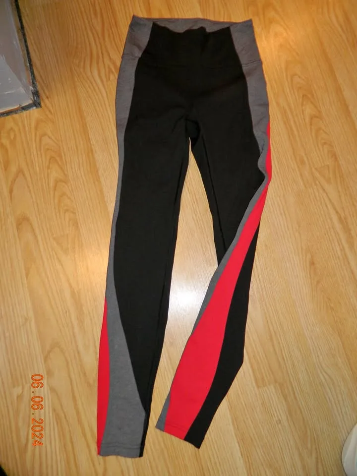 LULULEMON GET GOING TRAIN TIGHT 28"..size 4...LIKE NEW thumbnail