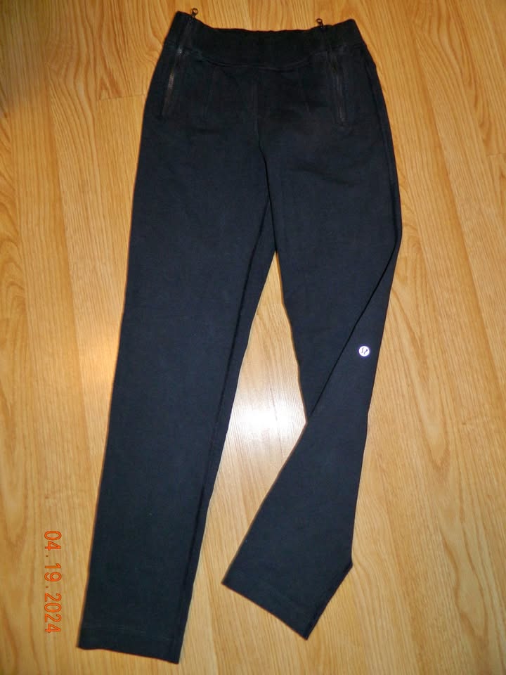 LULULEMON REJUVINATE SWEAT PANT...size 2...EUC