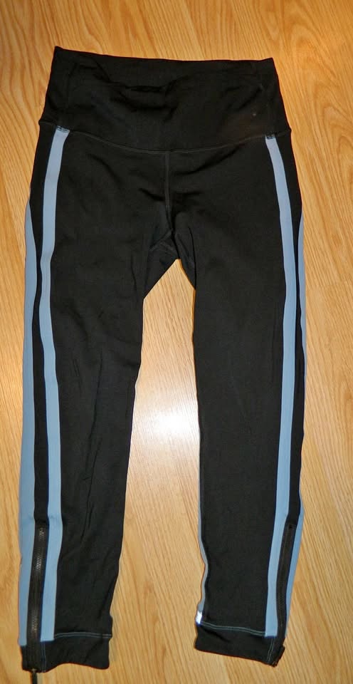 LULULEMON ZIP THE LINE CROP 23" hi rise size 6 LIKE NEW