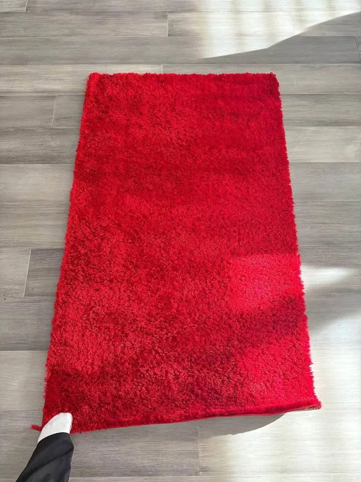 Silk Reflections Red Indoor Shag Rectangular Area Rug thumbnail