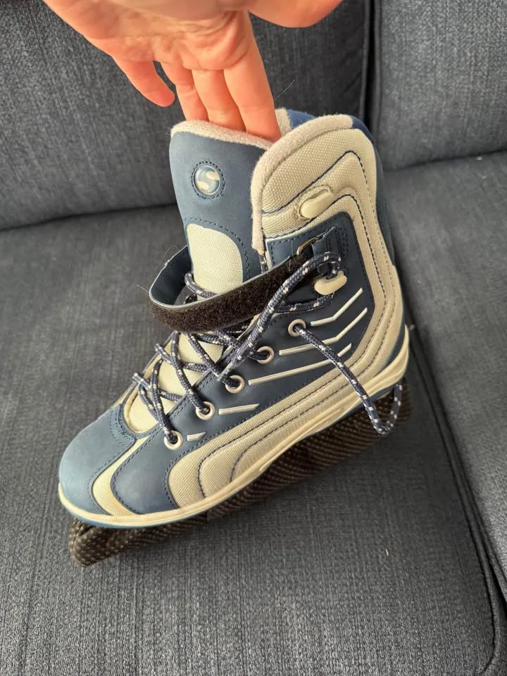Women’s Hockey Skates size 8 image indicator(2)