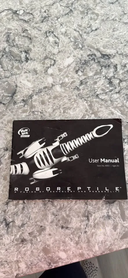 Roboreptile Toy with remote/manual image indicator(4)