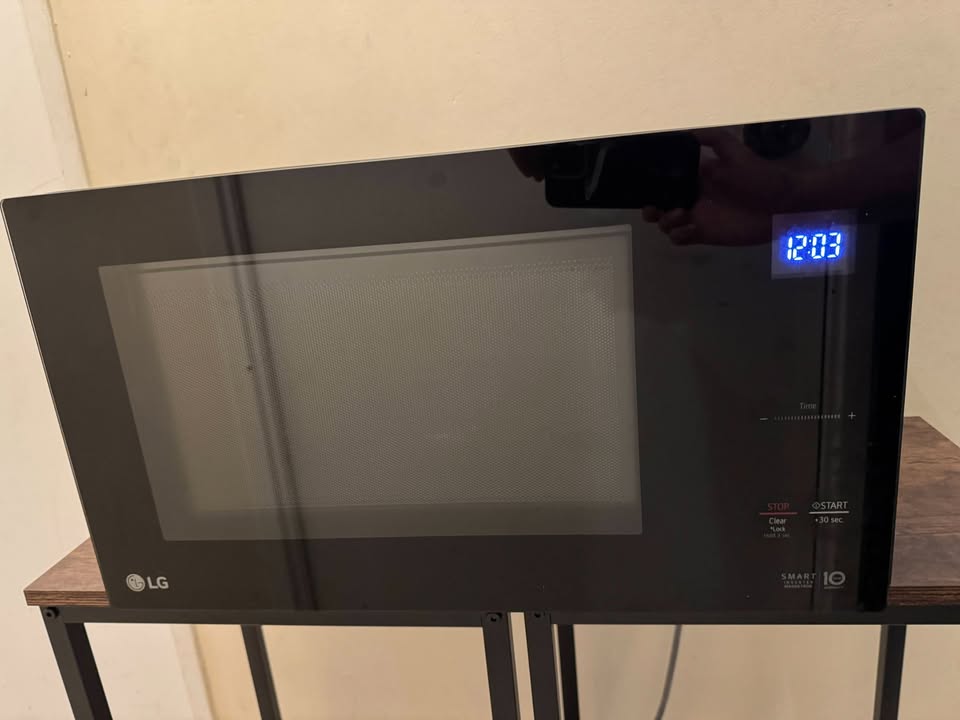 LG NeoChef 1.5 CF Countertop Microwave - Black - photo 2