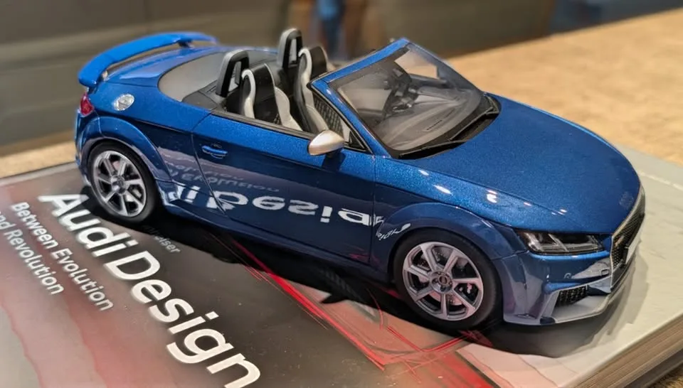 GT Spirit Audi TT RS Roadster 1:18 (Sepang Blue) image indicator(3)