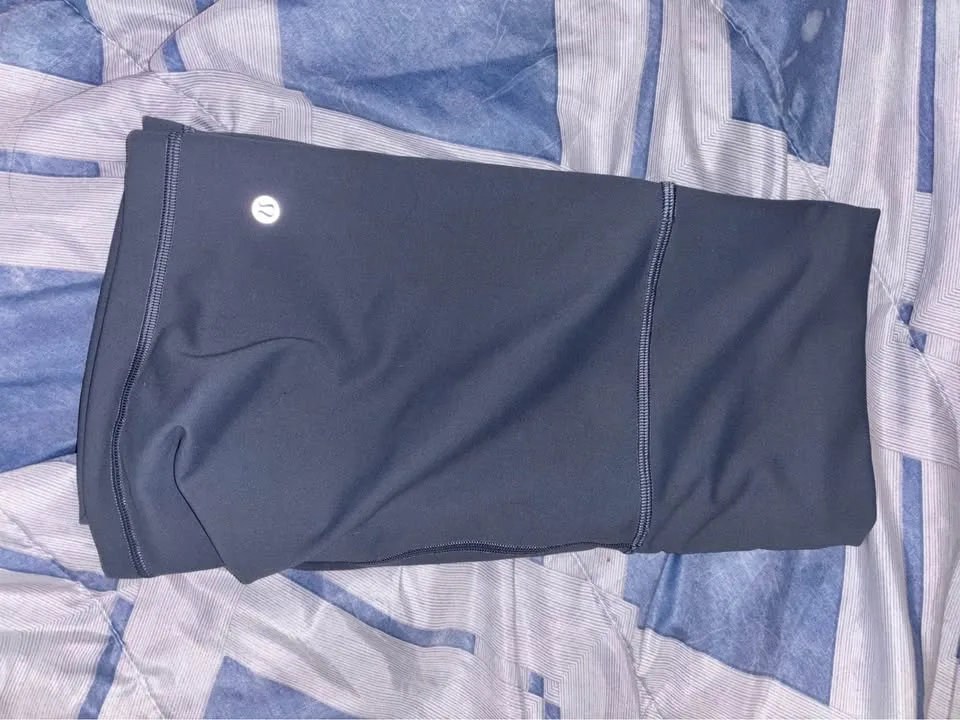 Lululemon sizes 10&8 image indicator(2)