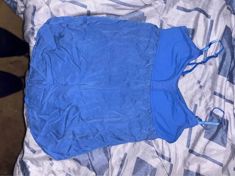 Lululemon sizes 10&8 image indicator(10)