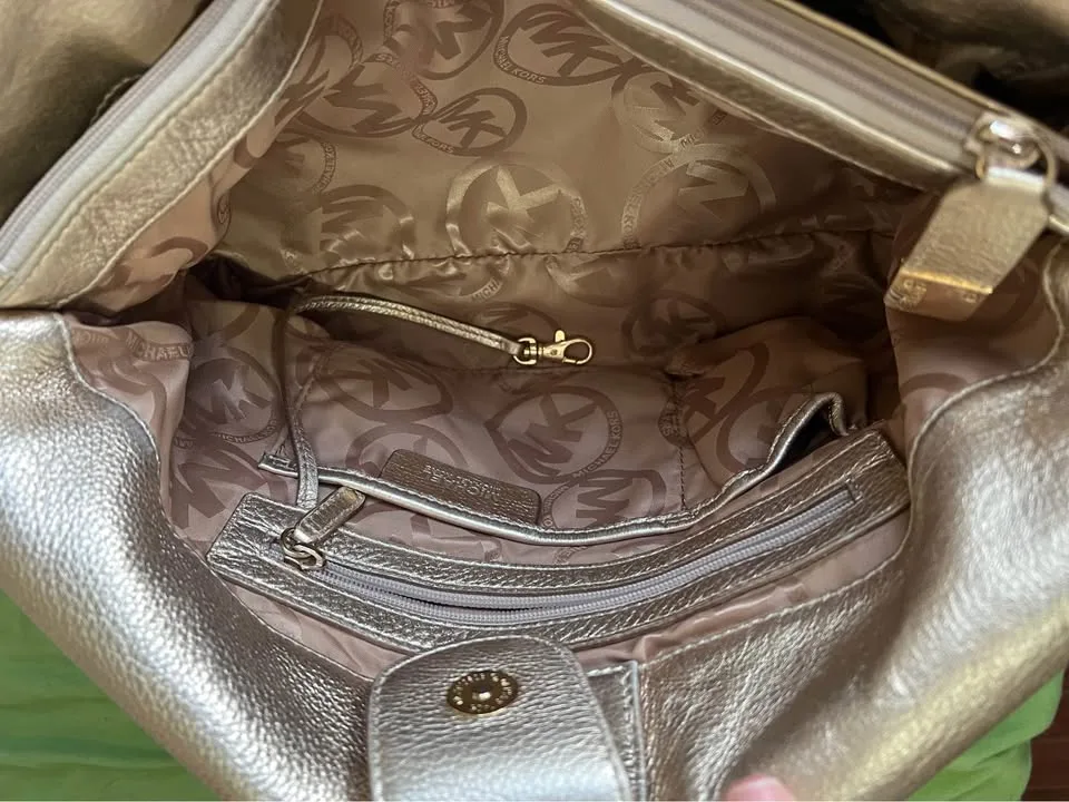 Michael Kors Metallica gold Hobo Bag image indicator(6)