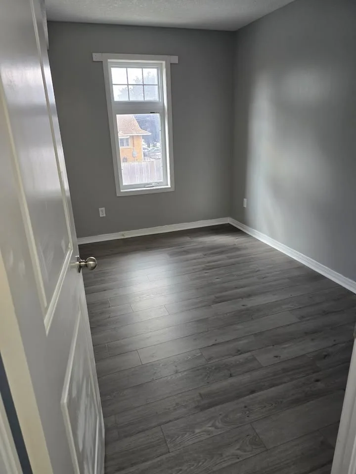 3 Beds 1 Bath Apartment image indicator(3)