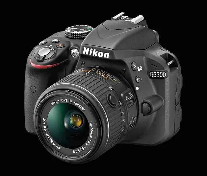 Nikon D3300 dslr with 18-55mm lens in mint condition thumbnail