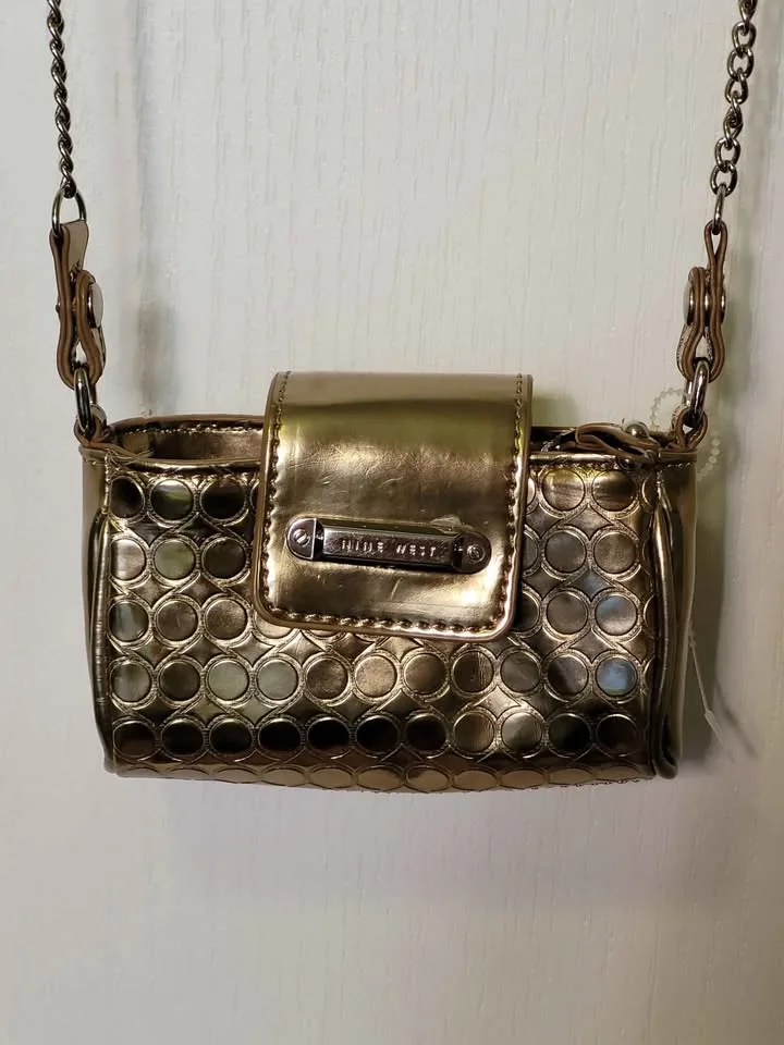 Nine West clutch purse image indicator(2)