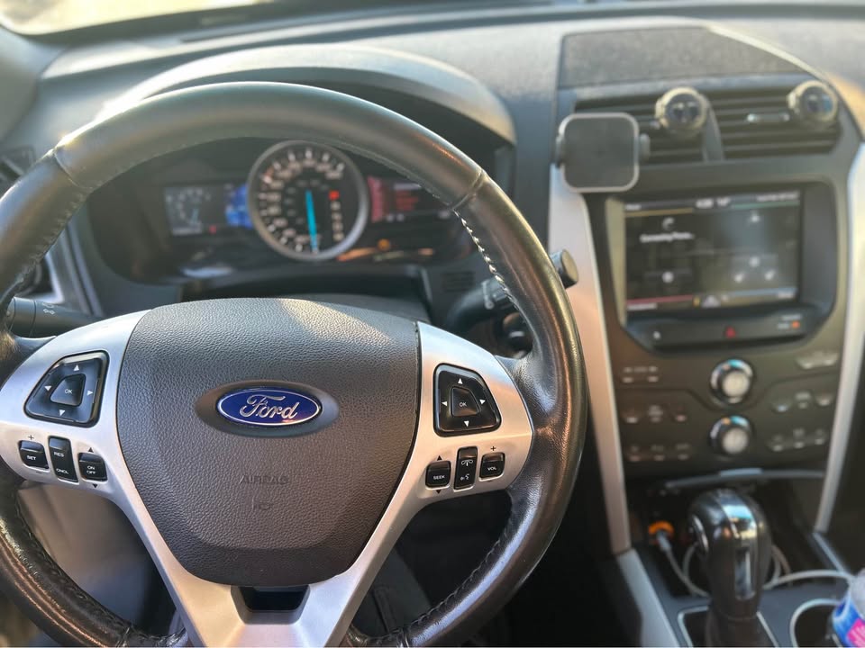 2013 Ford Explorer XLT 4WD - photo 5