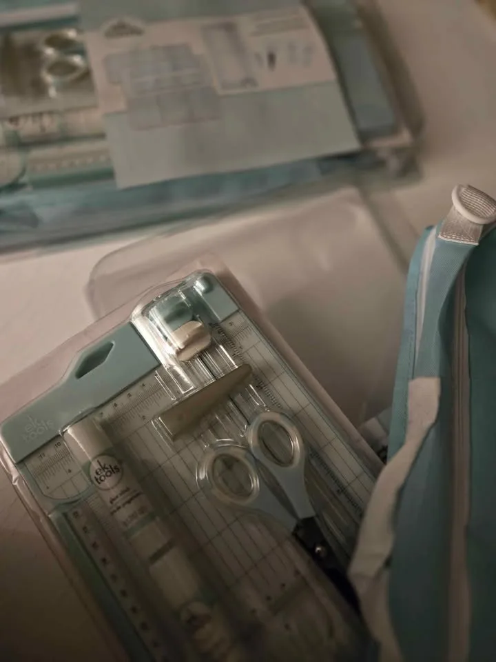 $20 Craft set with carry bag! image indicator(8)