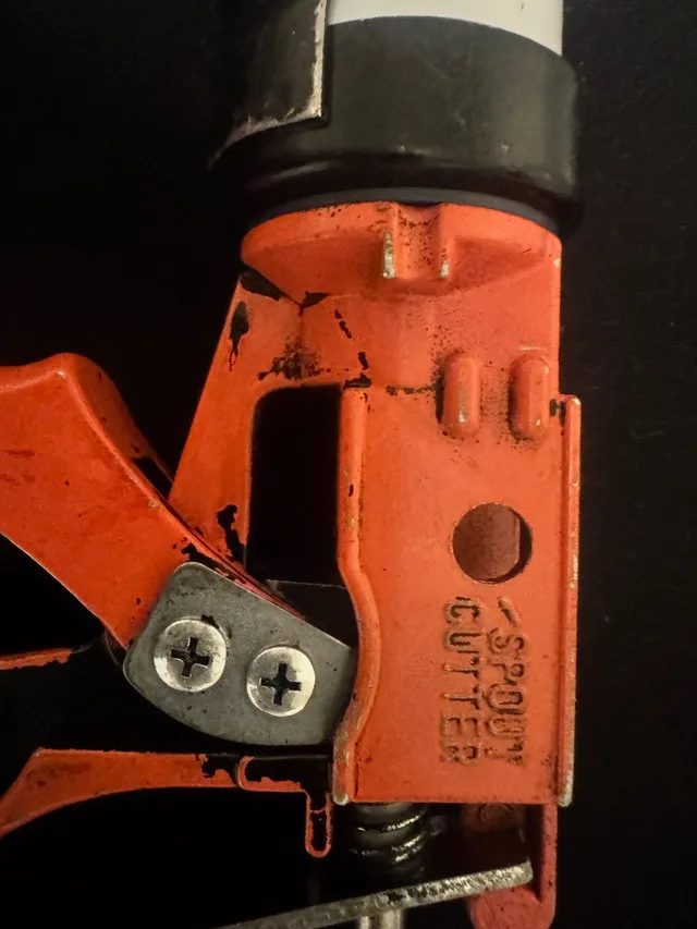 Spout Cutter Caulking Gun 9” image indicator(4)