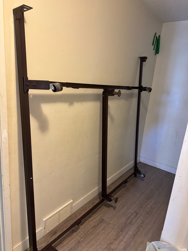 Metal King/Queen Bed frame - photo 5
