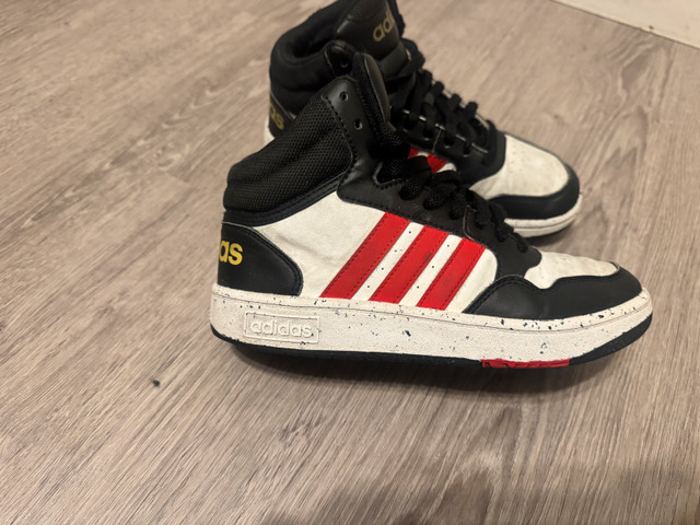 Kids adidas shoes size 4