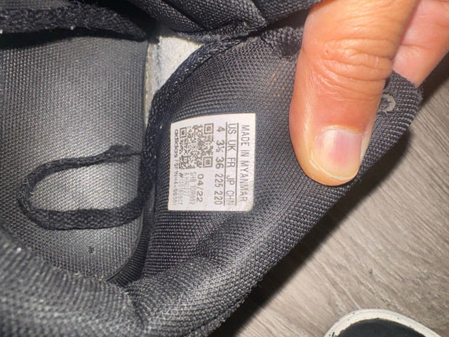 Kids adidas shoes size 4 - photo 3