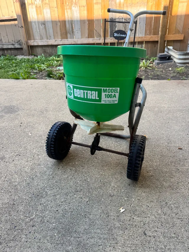 Central Lawn Spreader image indicator(2)