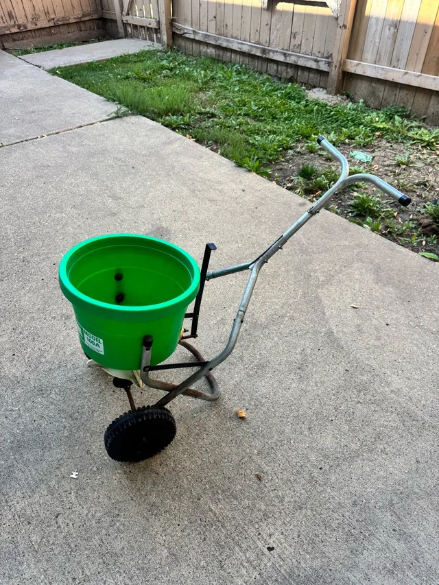 Central Lawn Spreader image indicator(3)