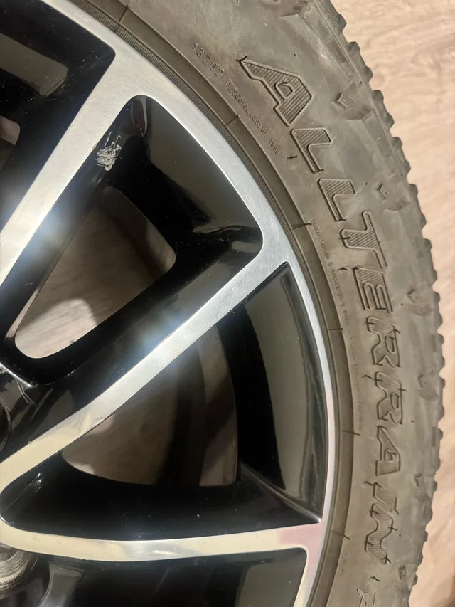 225 65/R17 OEM Dodge Rims with TPMS Included image indicator(4)