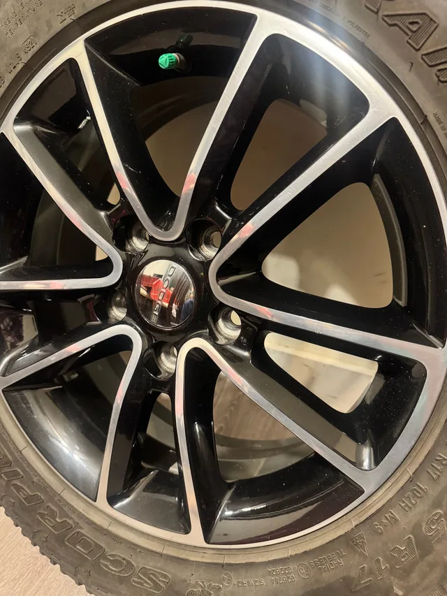 225 65/R17 OEM Dodge Rims with TPMS Included image indicator(8)