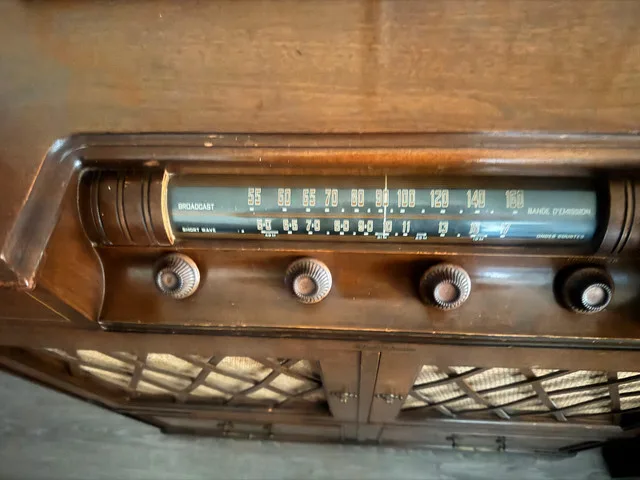 Electrohome Vintage Radio image indicator(2)